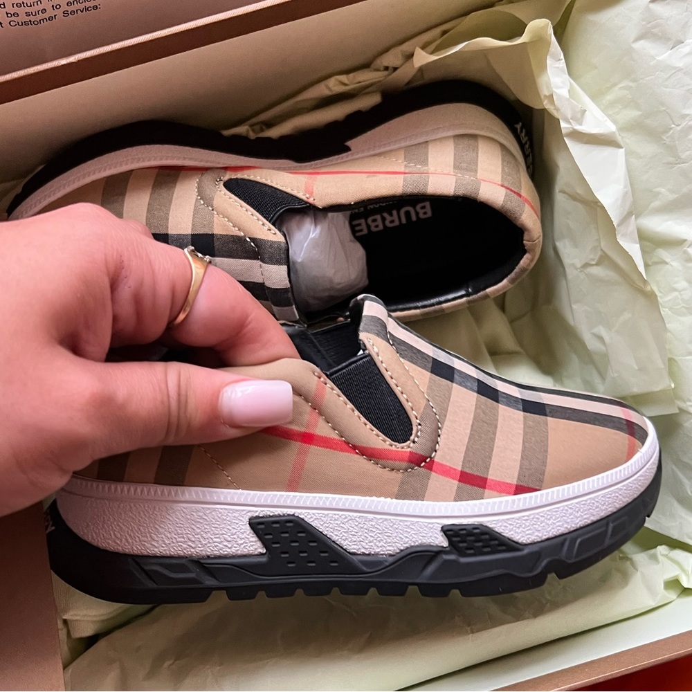 Kids Burberry Shoes - Picture 5 of 6